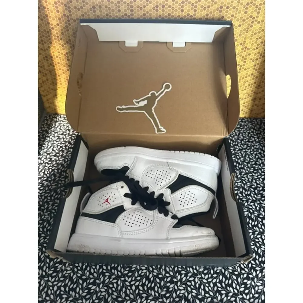 NIKE AIR JORDAN KIDS SIZE ( 11C )